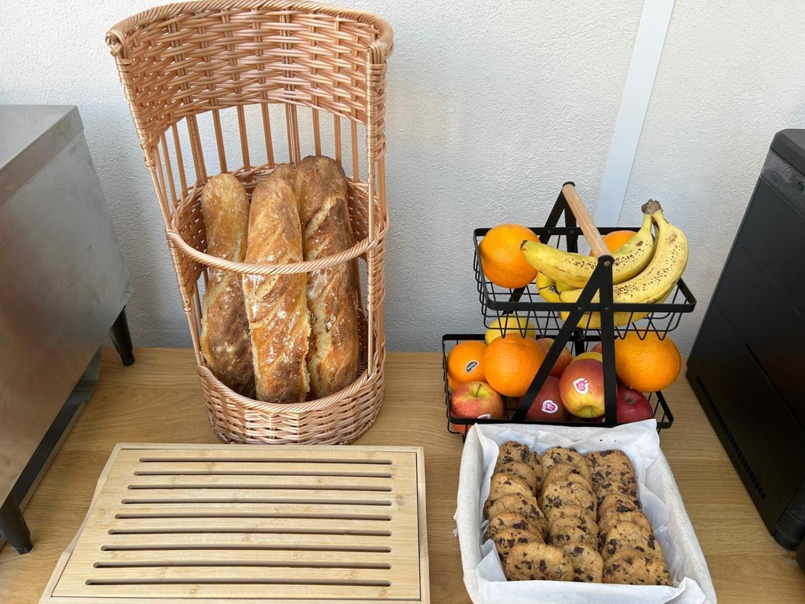 Bed and Breakfast Les Marronniers Laverune Экстерьер фото