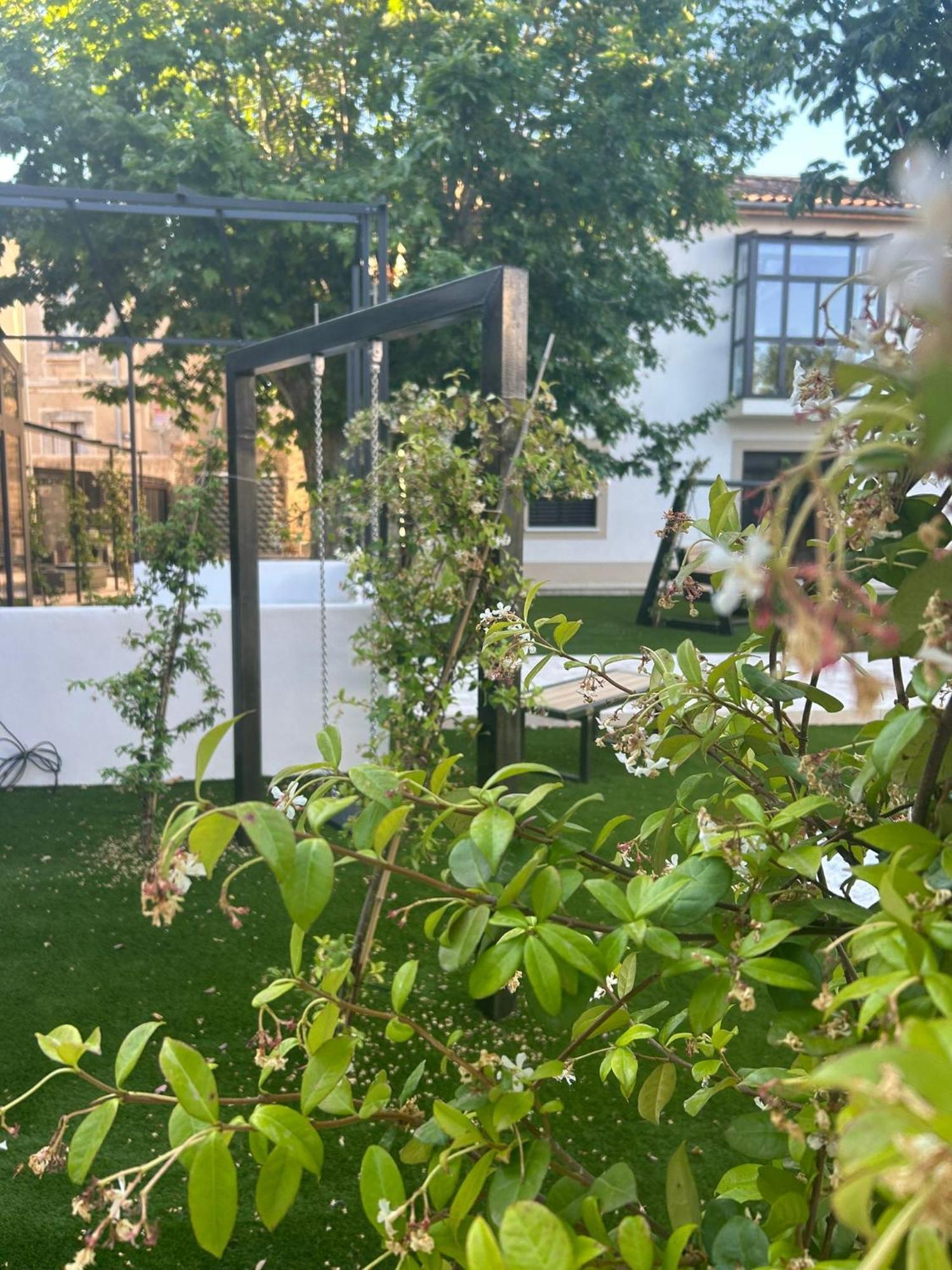 Bed and Breakfast Les Marronniers Laverune Экстерьер фото
