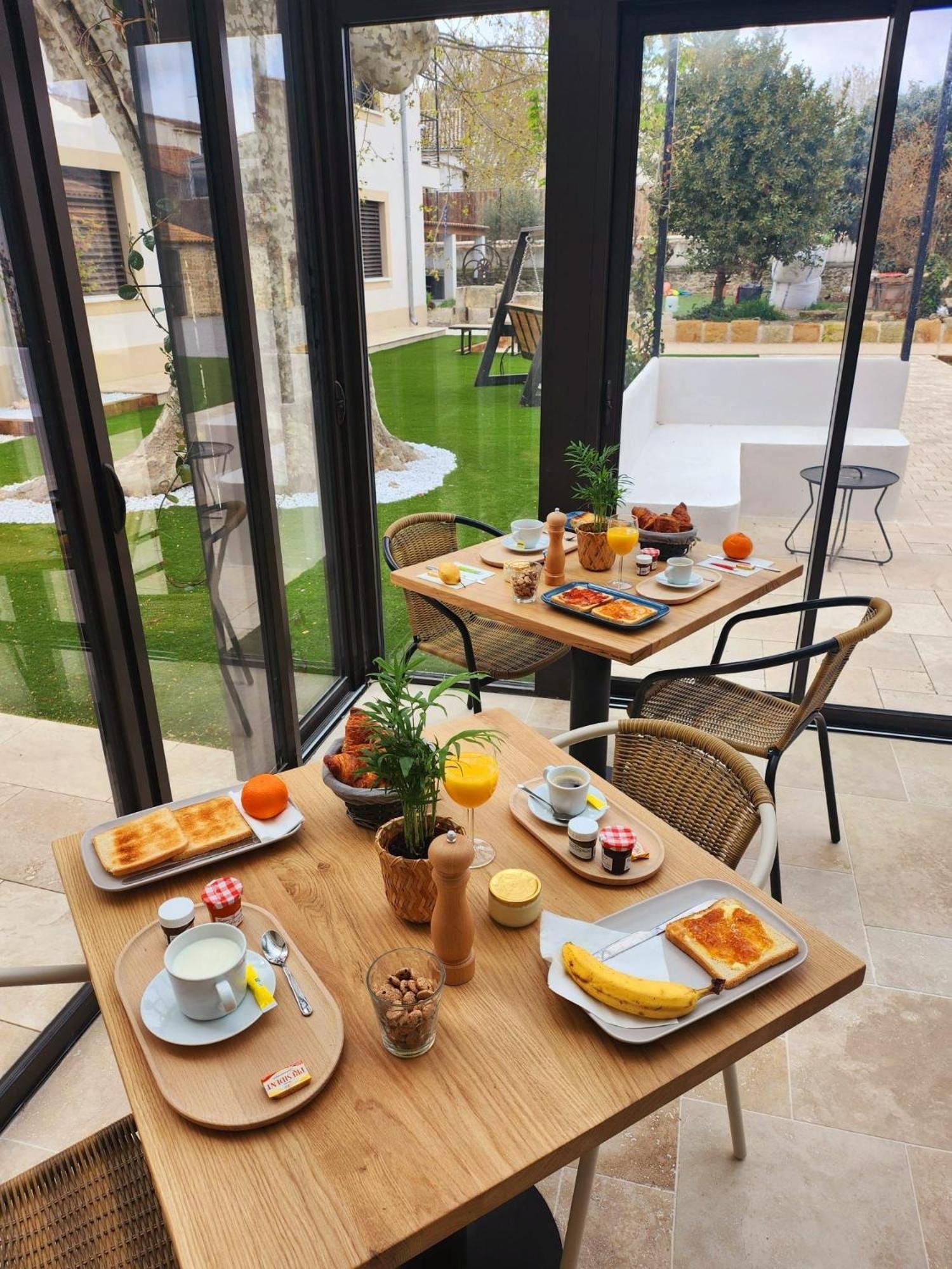 Bed and Breakfast Les Marronniers Laverune Экстерьер фото