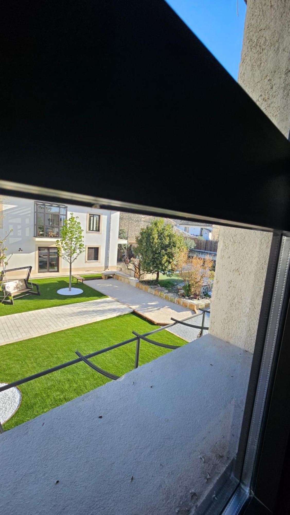 Bed and Breakfast Les Marronniers Laverune Экстерьер фото